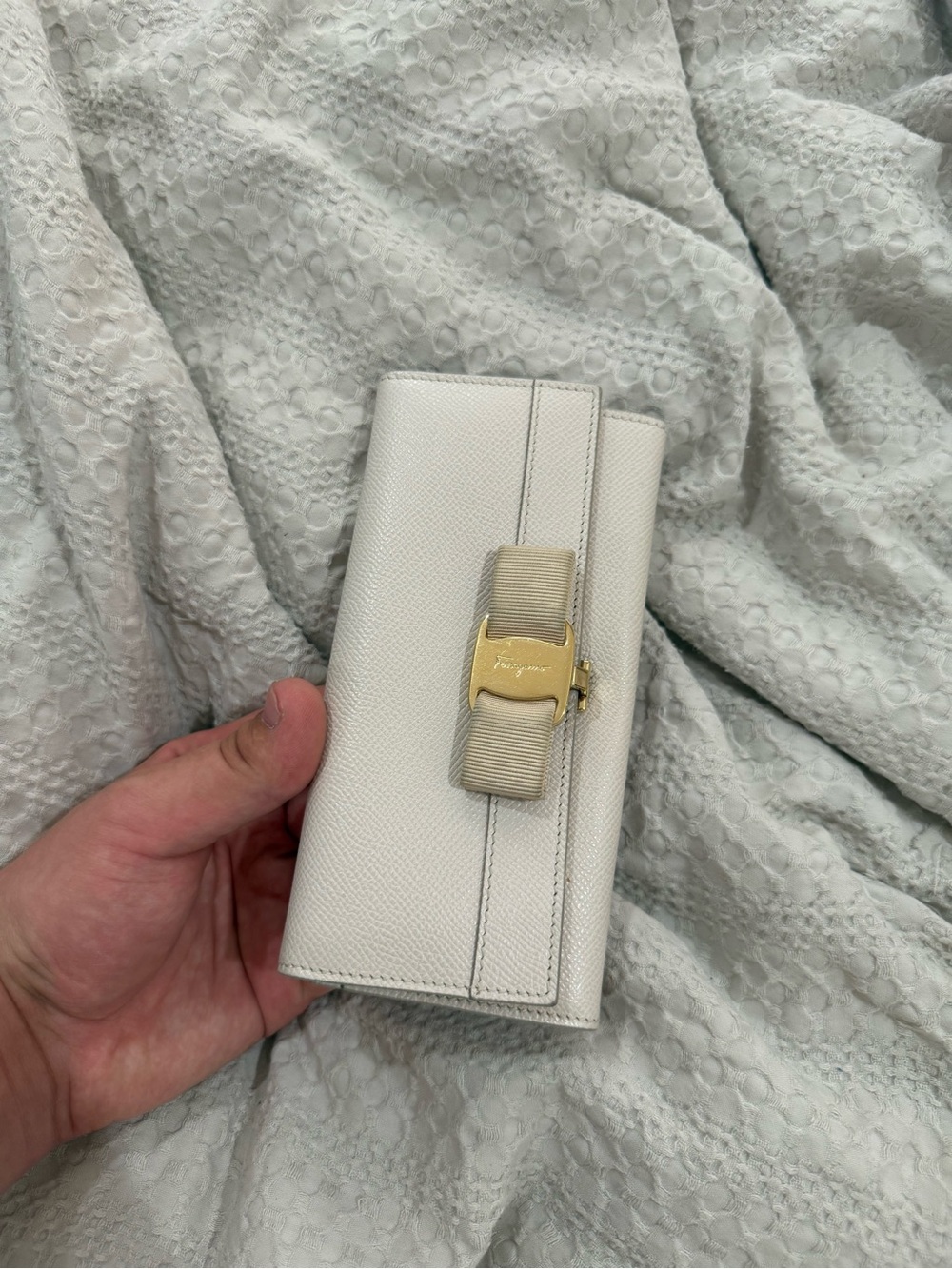 Salvatore Ferragamo White Vara Bow Wallet Used